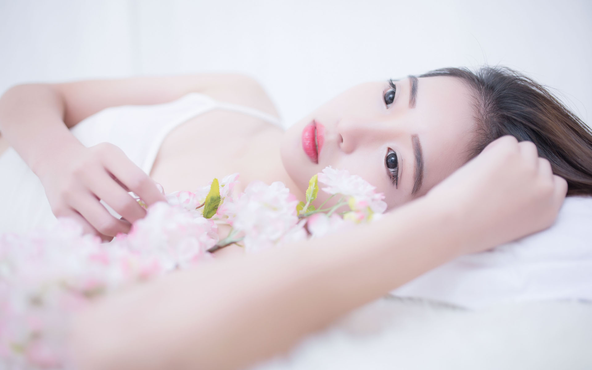 黄仁勋年内第三次访华，用这个词形容中国AI产业